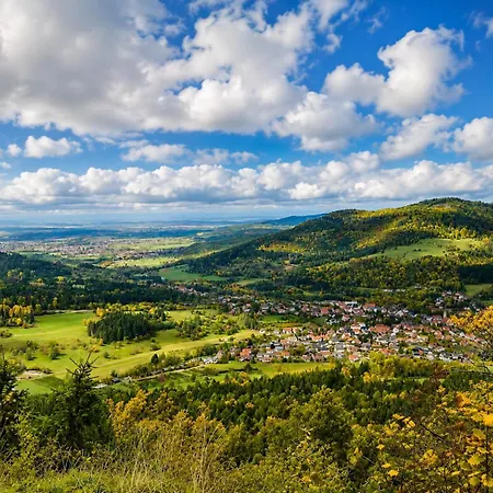 Panoramablick Mit Premium-wanderwegen Vor Der Haustuer Albstadt