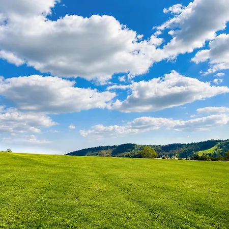 Panoramablick Mit Premium-wanderwegen Vor Der Haustuer Lägenhet
