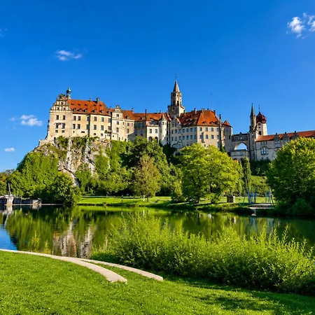 Panoramablick Mit Premium-wanderwegen Vor Der Haustuer Lägenhet Albstadt